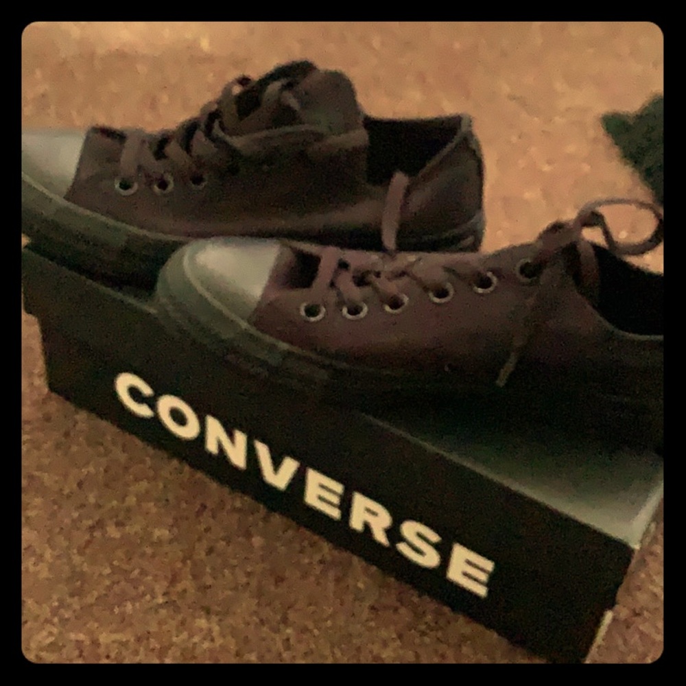 Black converse shoes